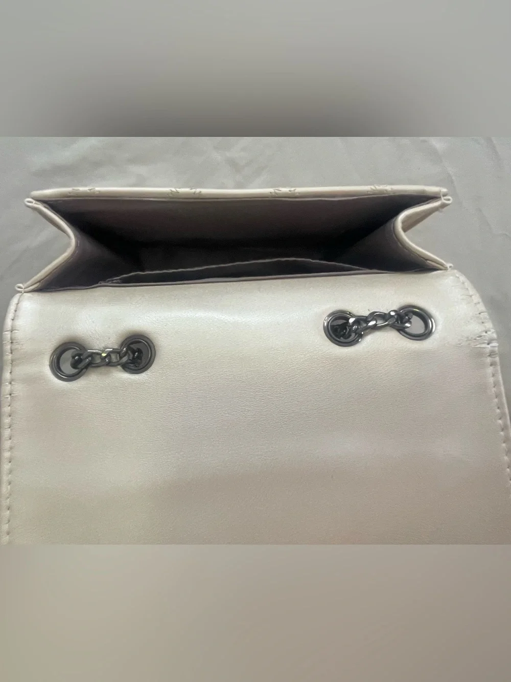 Quilted Chain Strap Shoulder Bag in Cream